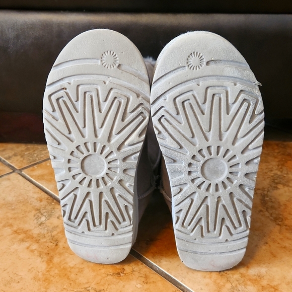 Ugg Bailey Tall 3 Button Women's Boots - Picture 8 of 8